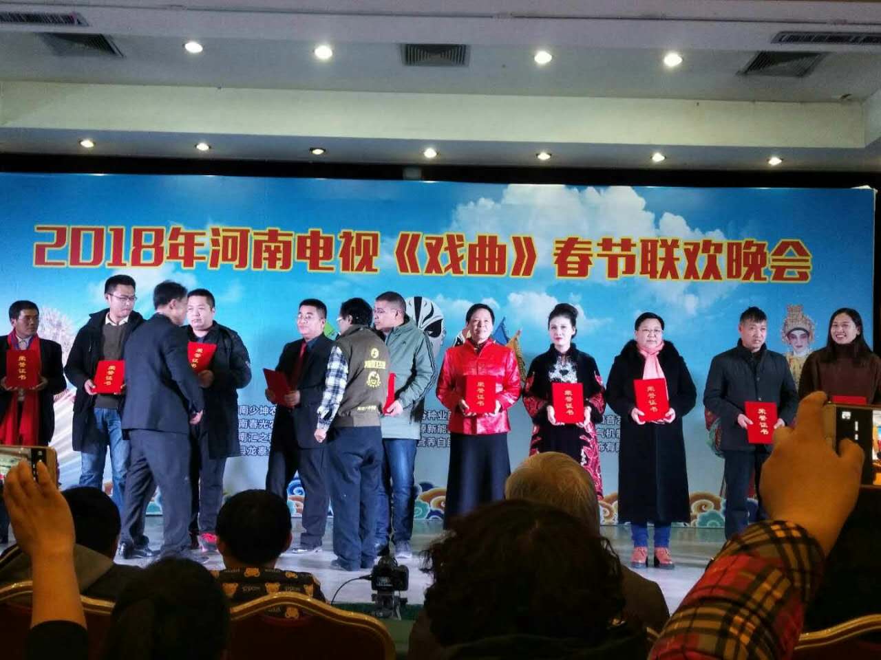 河南电视剧频道，家的温馨与友情的交织